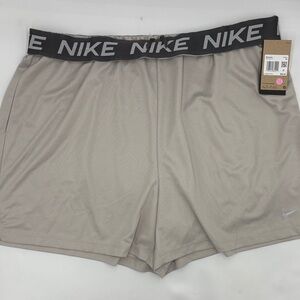 Nike Attack Dri-FIT Mid-Rise 5” Unlined Shorts in Lt Iron Ore